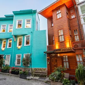** Bed & Breakfast Wonder Wood Turkey